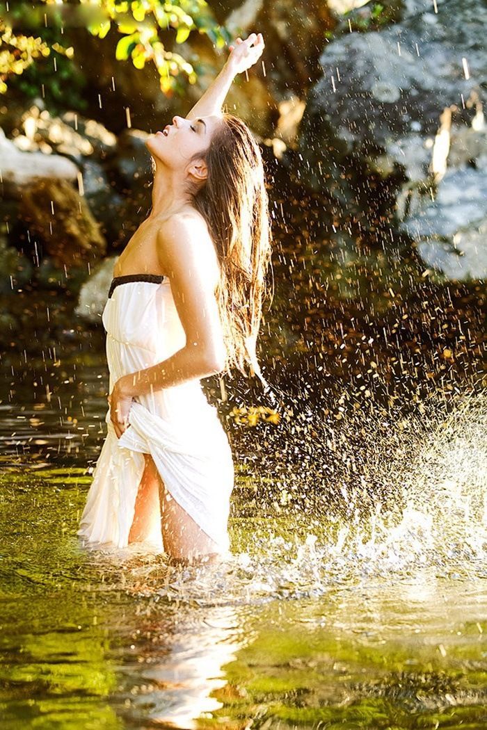 Marie Avgeropoulos in Qidong