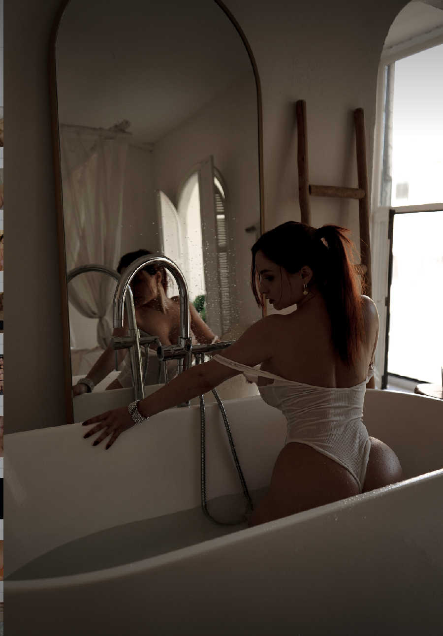 A playful frame from Miranda Faith nude — online in Qidong