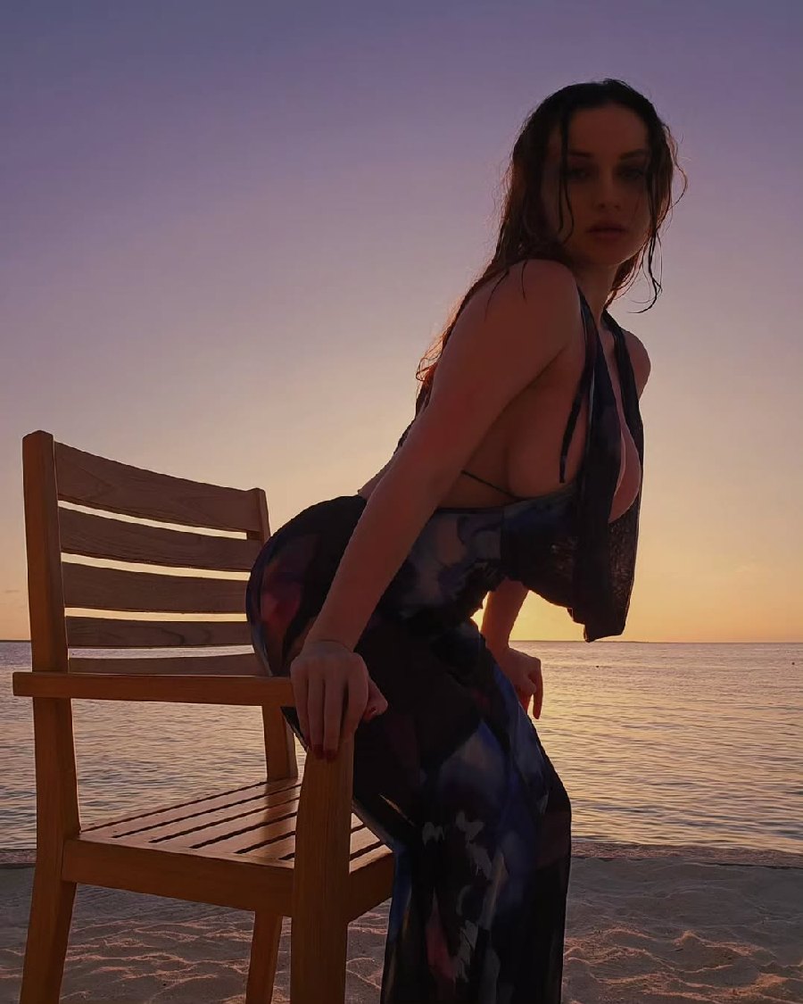 Sexy girl Miranda Faith nude in Qidong