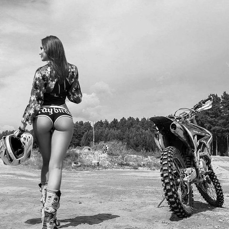 Beautiful girls and motorcycles in Qidong