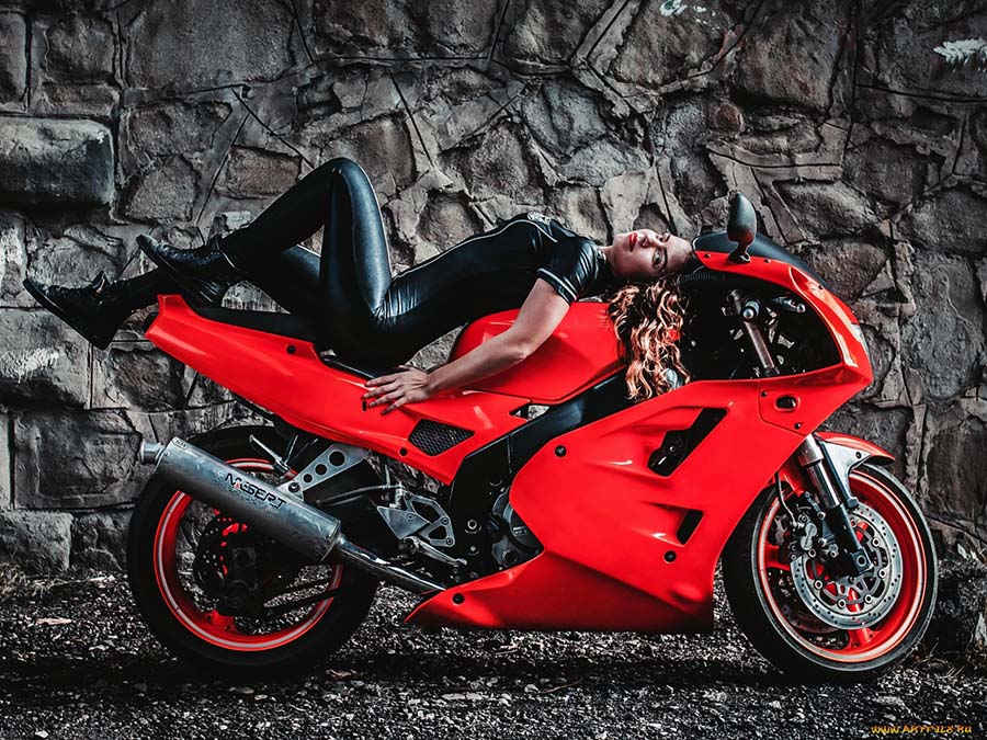 Beautiful girl Beautiful girls and motorcycles in Qidong