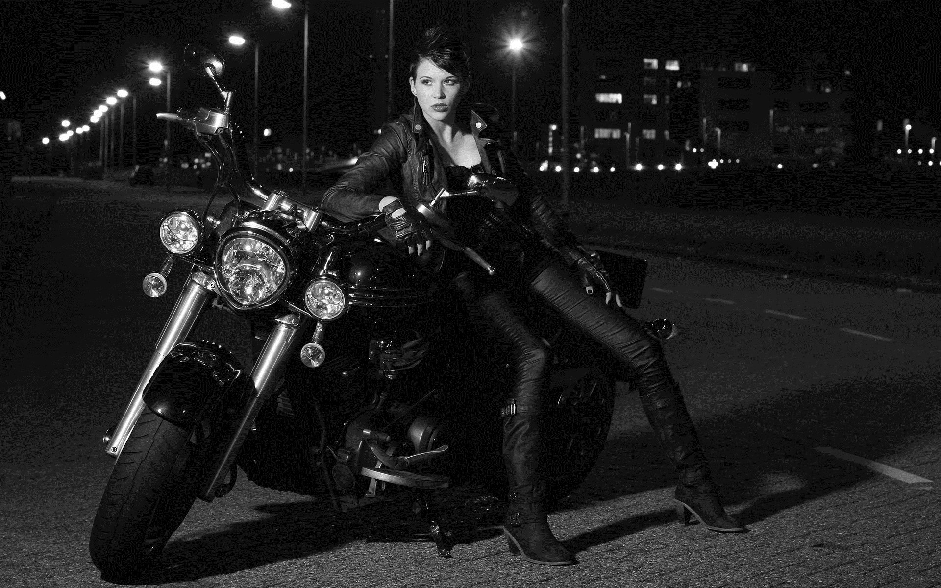 Photo Beautiful girls and motorcycles in Qidong