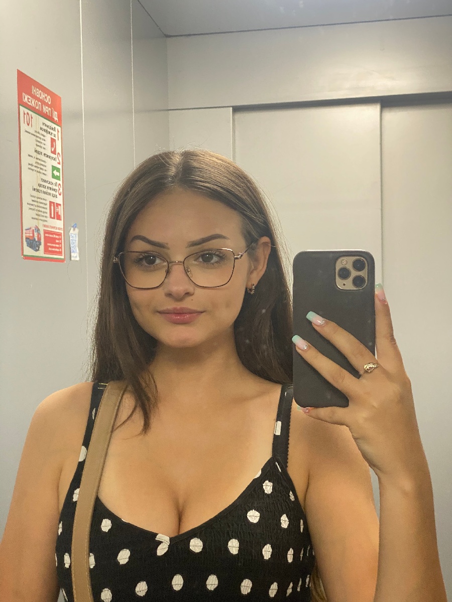 Sexy model Stacy in Qidong